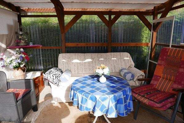 überdachte Sitzecke