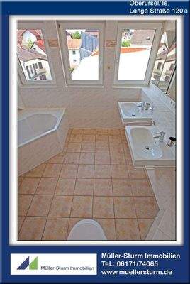 Oberursel  Lange Straße 120a 17 DG Bad 2.jpg