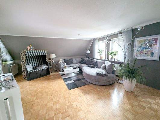 Wohnung DG Wohnbereich.jpg