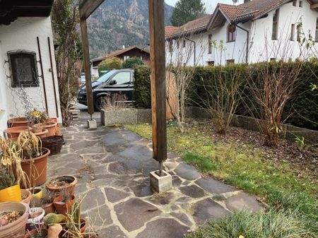 Südterrrasse mit kleinem Garten