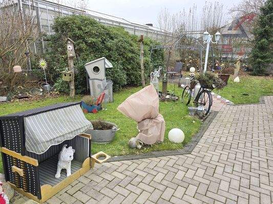 kleine gepflegte Rasenflächen