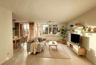 Wohn- und Essbereich- (KI generiert)