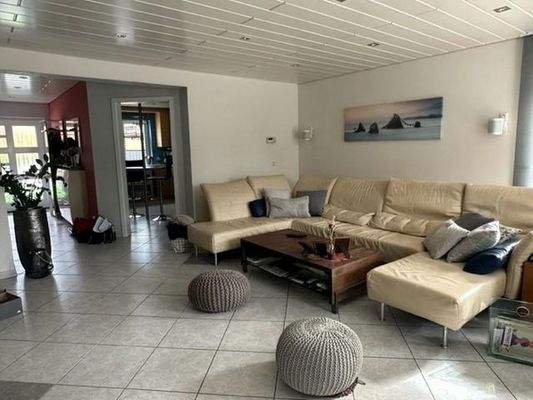 Wohn-/Esszimmer (jetzt leer)