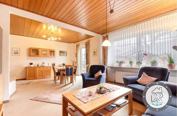 Wohn- und Essbereich mit Zugang zur südlichen Terrasse