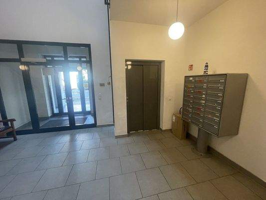 Fahrstuhl Hauseingang Innen