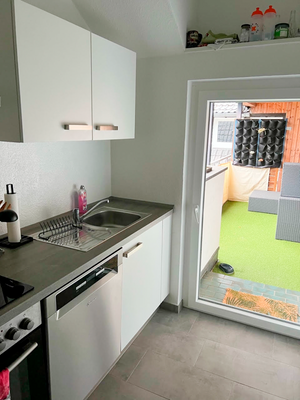 Küche mit Zugang zur Loggia im DG (Vorderhaus)