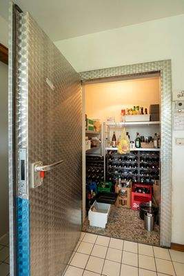 Der Kühlraum neben der Küche im EG