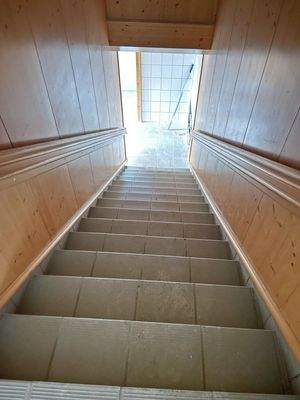 Treppenabstieg zum Bad.jpg