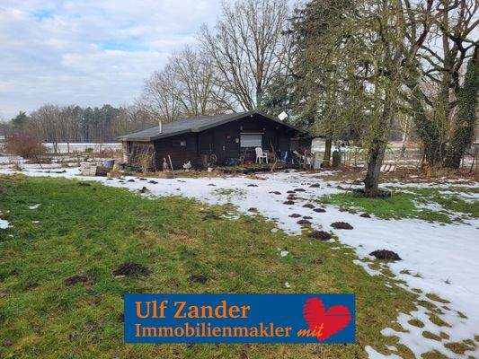 Resthof und ein kleines Holzhaus