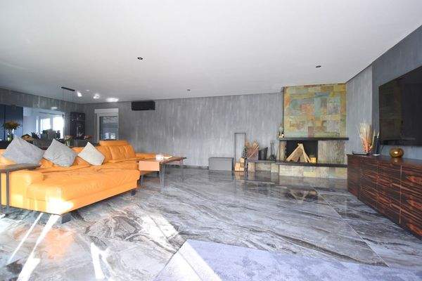 Wohnbereich mit Kamin