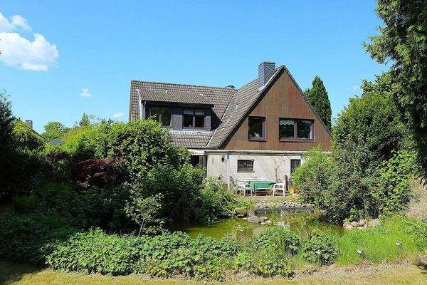 Blick vom Garten auf das Haus