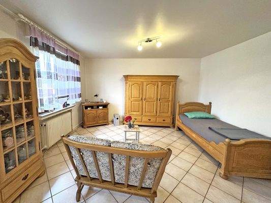 Kinderzimmer, Büro oder Gästezimmer im OG (auch 2 Räume möglich, siehe Grundriss-Alternative)