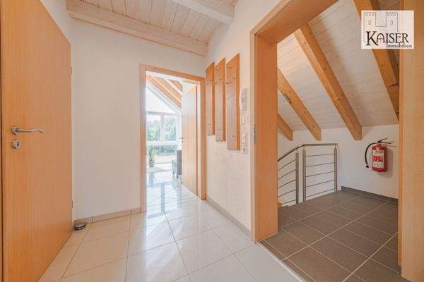 3 - 6-ZimmerWhg. OG+DG, Teil Whg. DG (2)