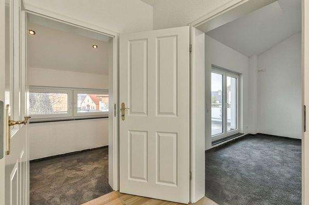 Blick auf Lesezimmer und Zimmer 2 im DG