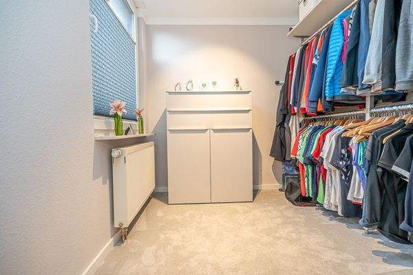 Wunderbar: Die Ankleide ergänzt das Schlafzimmer