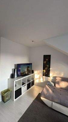 Wohnzimmer mit Tageslicht