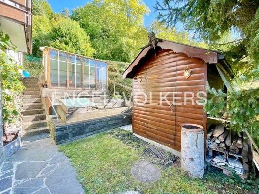 Gartenhäuschen mit Gemüsebeet