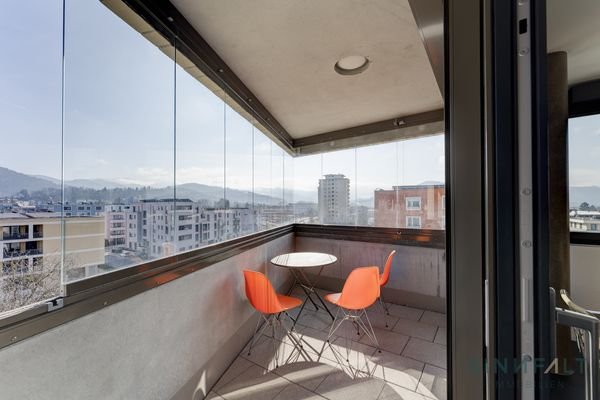 Balkon  mit Glasschiebeelementen