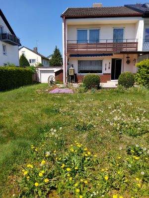 Voderansicht Haus mit Garten