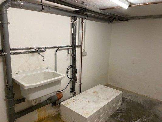 Waschraum im Keller.jpg