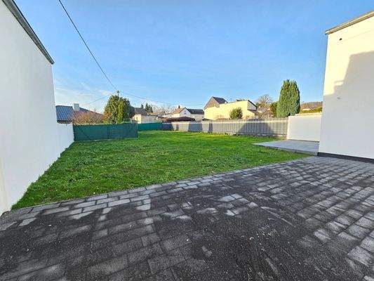 Garten mit Terrasse