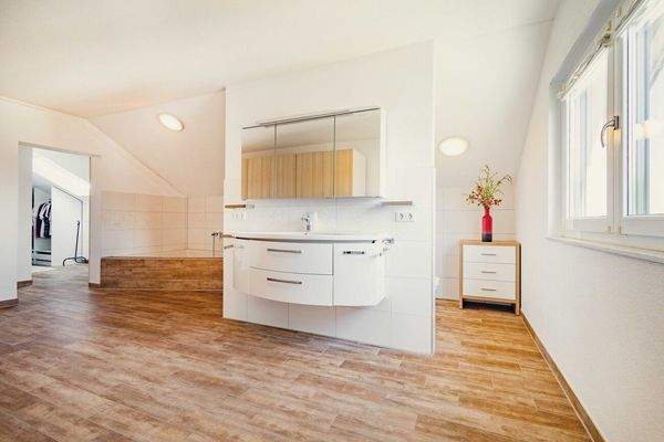 Im Dachgeschoss erwartet Sie...