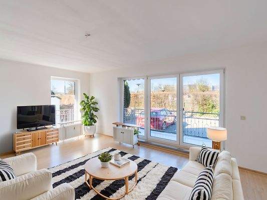 Lichtdurchflutetes Wohnzimmer - Staging