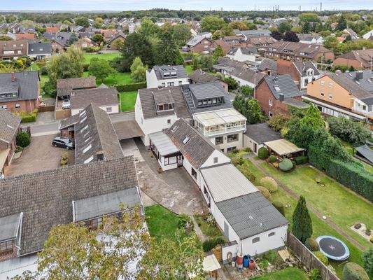 Hausansicht hinten - über den Häusern.jpg