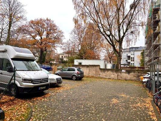 Außenstellplätze auf dem Grundstück