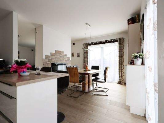 offene Küche mit Blick zum Essbereich