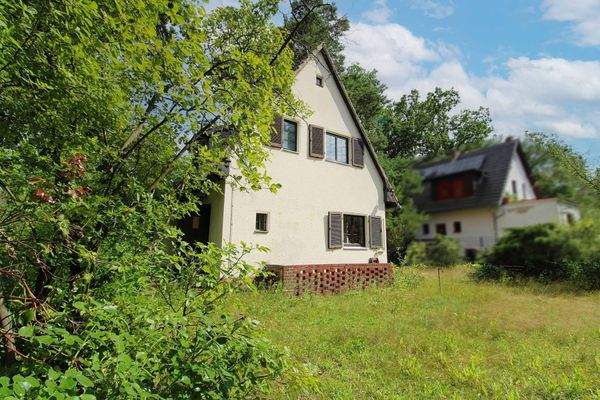 Außenansicht mit Garten (hinten)