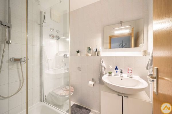 innenliegendes Dusch-Badezimmer