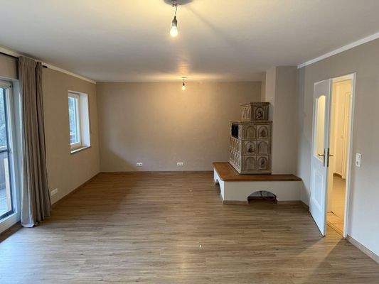 Wohnzimmer mit Kachelofen