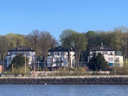 Elbchaussee mit großer Dachterrasse