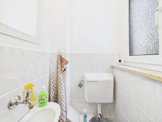 Gäste-WC mit Fenster