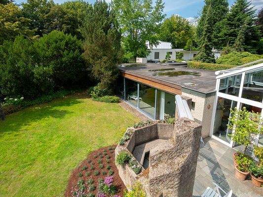 Blick vom Obergeschoss  auf die Schwimmhalle / Wintergarten