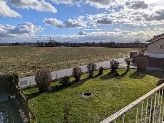 Blick vom Ost-Balkon nach Süden mit Garten