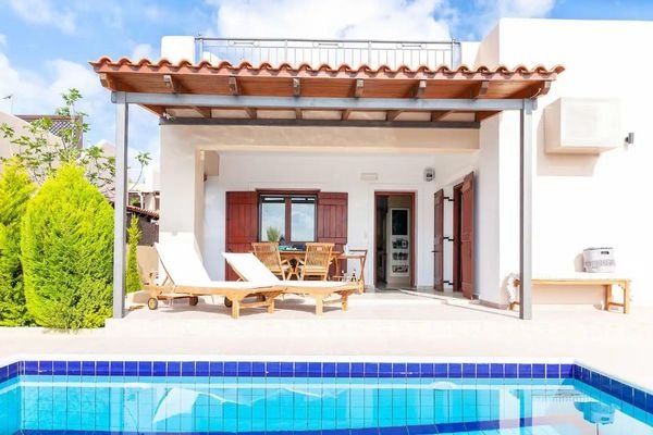 Kreta, Platanias: Moderne Villa auf dem Land zu verkaufen