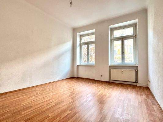 Großzügiges Schlafzimmer