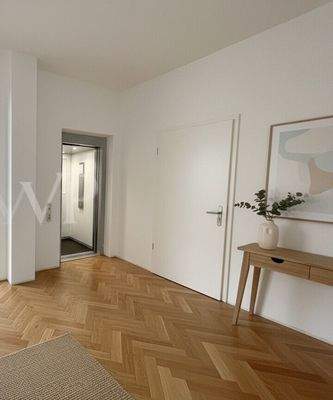 privater Liftzugang  KI generiertes Bild