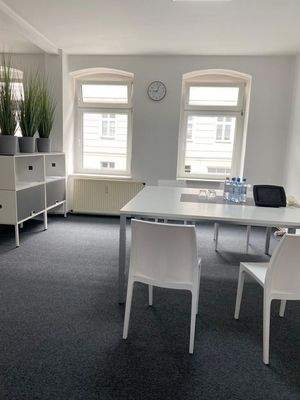 Raum 2 (Büro oder Beratung)