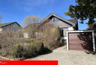 Eingangsbereich mit Garageneinfahrt