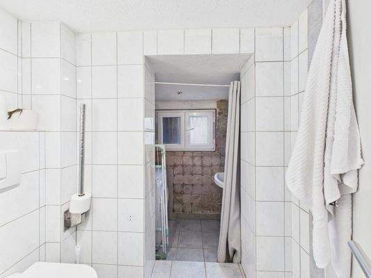 Badezimmer mit Wäschekammer EG