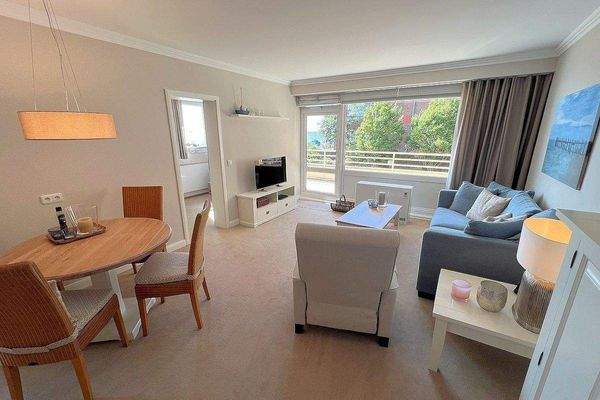 Großzügiges Wohn- u. Esszimmer + gr. Balkon