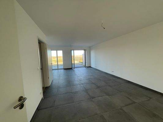 Wohn-und Esszimmer mit Ausgang zum Garten.JPG