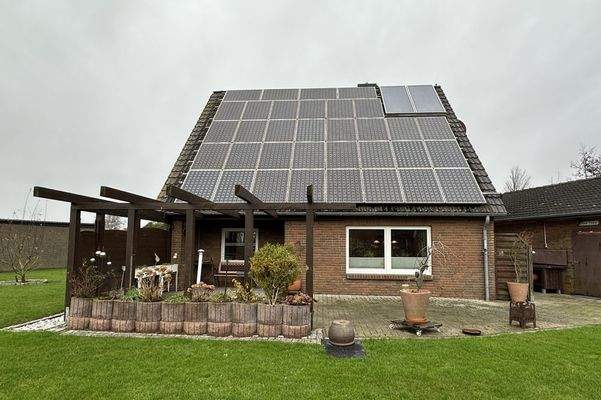 Ansicht von Süden mit Terrasse