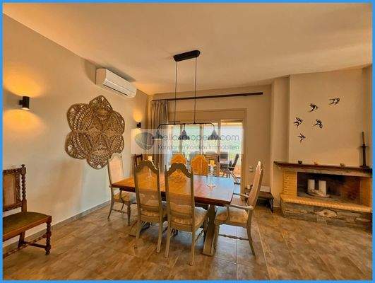 afa6eb558e584e05a0d01a8318a3a421-original