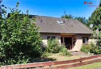 Einfamilienhaus auf großem Grundstück