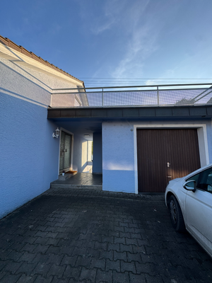 Hofeinfahrt inklusive Garage