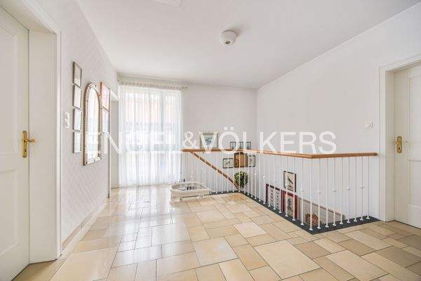 Großzügiger Flur im Obergeschoss